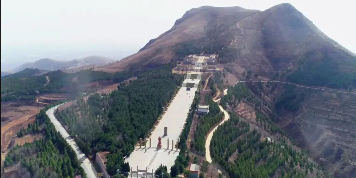 Huy động hàng nghìn nhân công đục đá suốt 107 năm để xây công trình rộng 200km² giữa vách núi, lớn gấp 3 lần lăng Tần Thủy Hoàng, cất giữ 'bí mật' suốt 1.400 năm của Trung Quốc