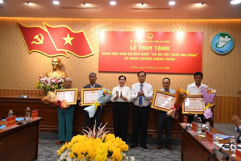 Truy tặng danh hiệu cho 4 Bà mẹ Việt Nam anh hùng Truy tặng danh hiệu cho 4 Bà mẹ Việt Nam anh hùng