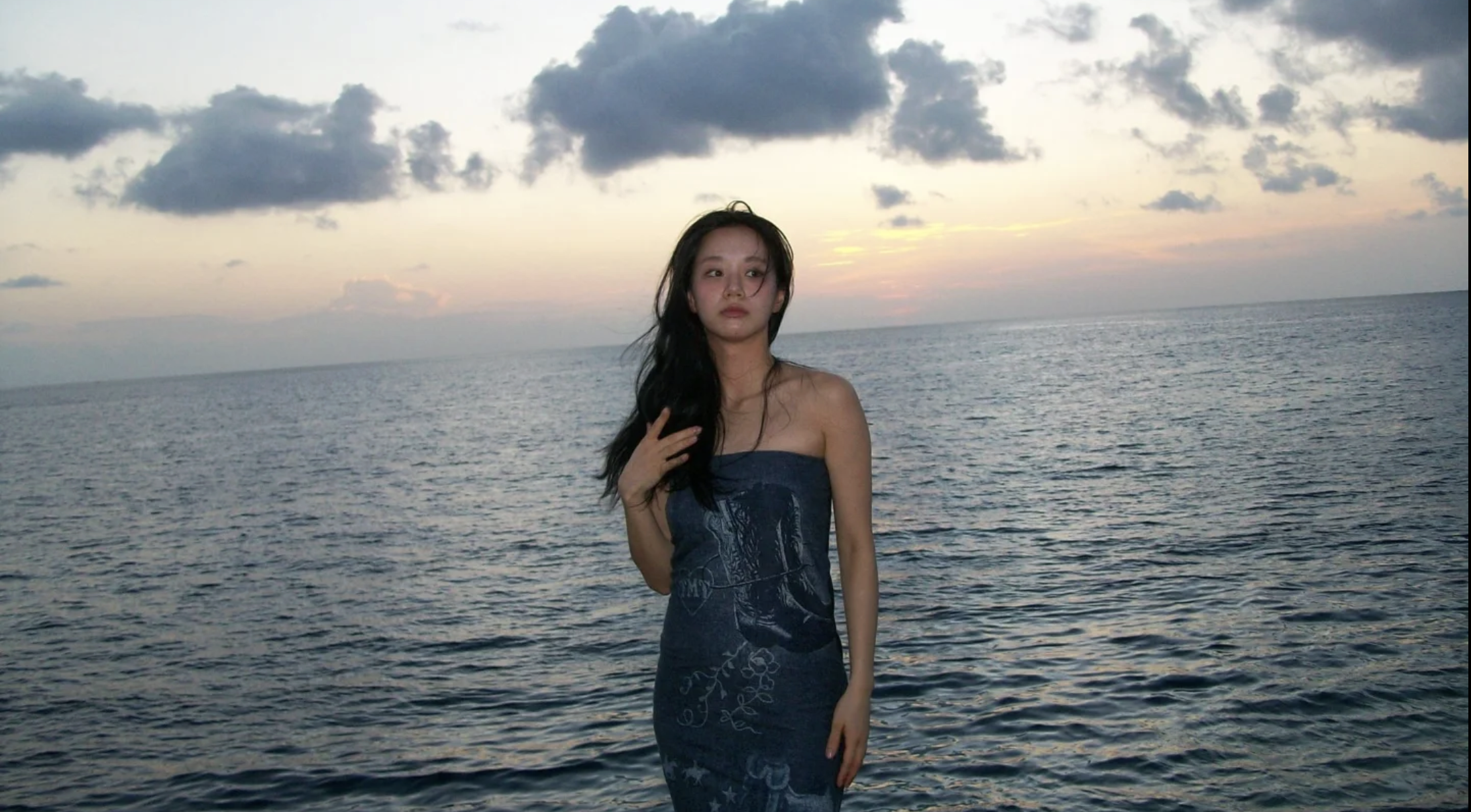 Nữ diễn viên 'em gái quốc dân' bị sóng cuốn ra biển