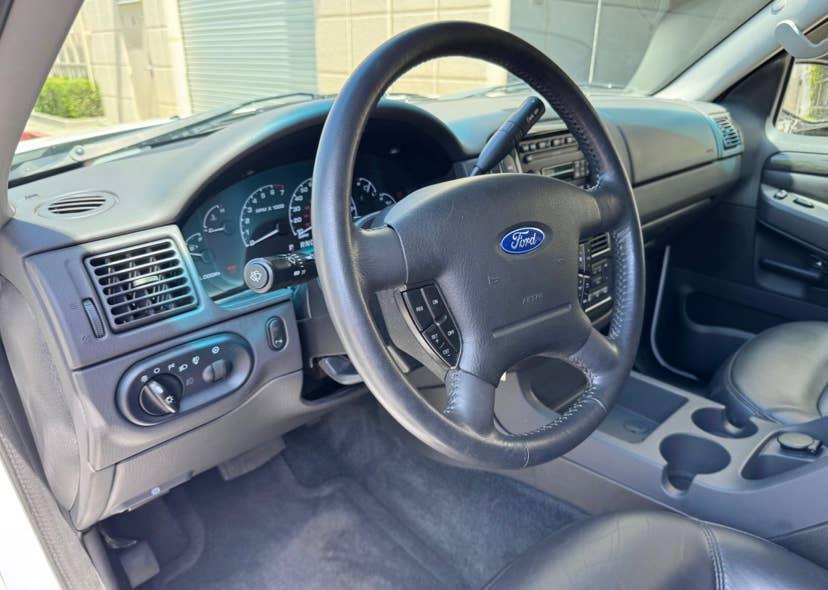 2002-ford-explorer-3_1790395497.jpg