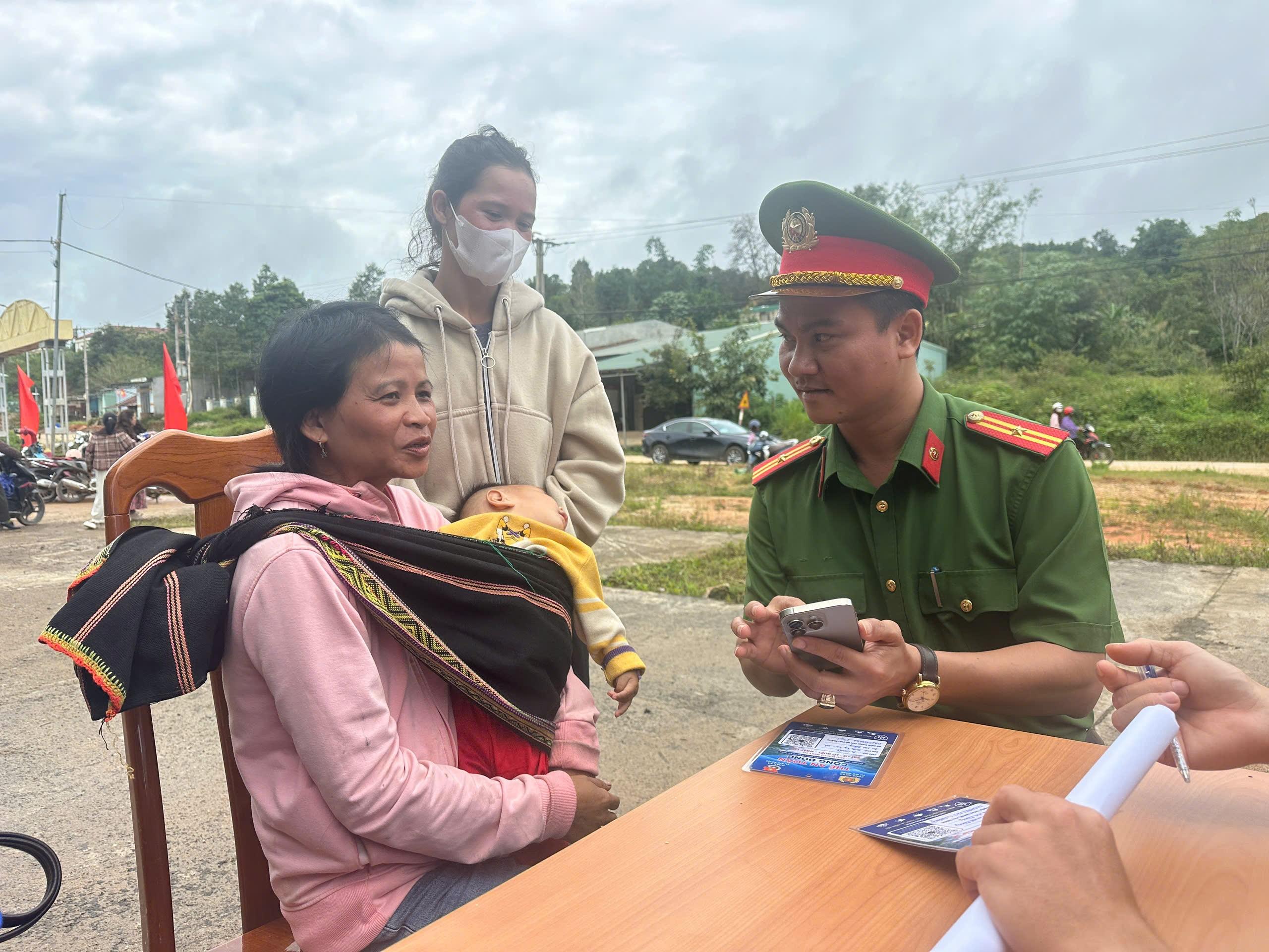 Quảng Ngãi: “Thẻ an toàn cộng đồng” – Lá chắn số bảo vệ người dân vùng thiên tai Quảng Ngãi: “Thẻ an toàn cộng đồng” – Lá chắn số bảo vệ người dân vùng thiên tai