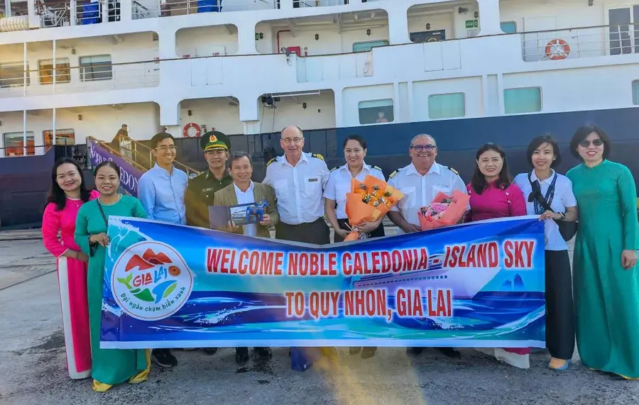 Đón tàu du lịch quốc tế đưa 180 du khách cập cảng Quy Nhơn