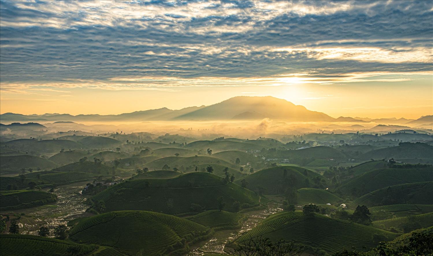 Nơi 'không sóng, không nước' được ví như Vịnh Hạ Long trên cạn: Cách Hà Nội chỉ 100km, đang vào mùa đẹp nhất trong năm