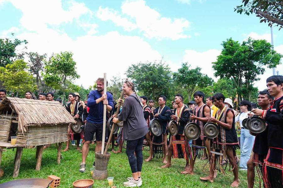 Đại ngàn chạm biển xanh: Gỡ nút thắt để du lịch Gia Lai bứt tốc Đại ngàn chạm biển xanh: Gỡ nút thắt để du lịch Gia Lai bứt tốc