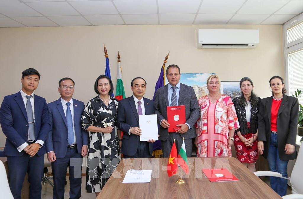 Việt Nam - Bulgaria thúc đẩy hợp tác y tế, đào tạo và nghiên cứu dược phẩm