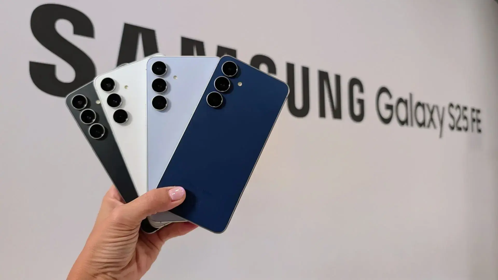 Galaxy S26 FE rò rỉ toàn bộ cấu hình, giá bán và ngày ra mắt Galaxy S26 FE rò rỉ toàn bộ cấu hình, giá bán và ngày ra mắt