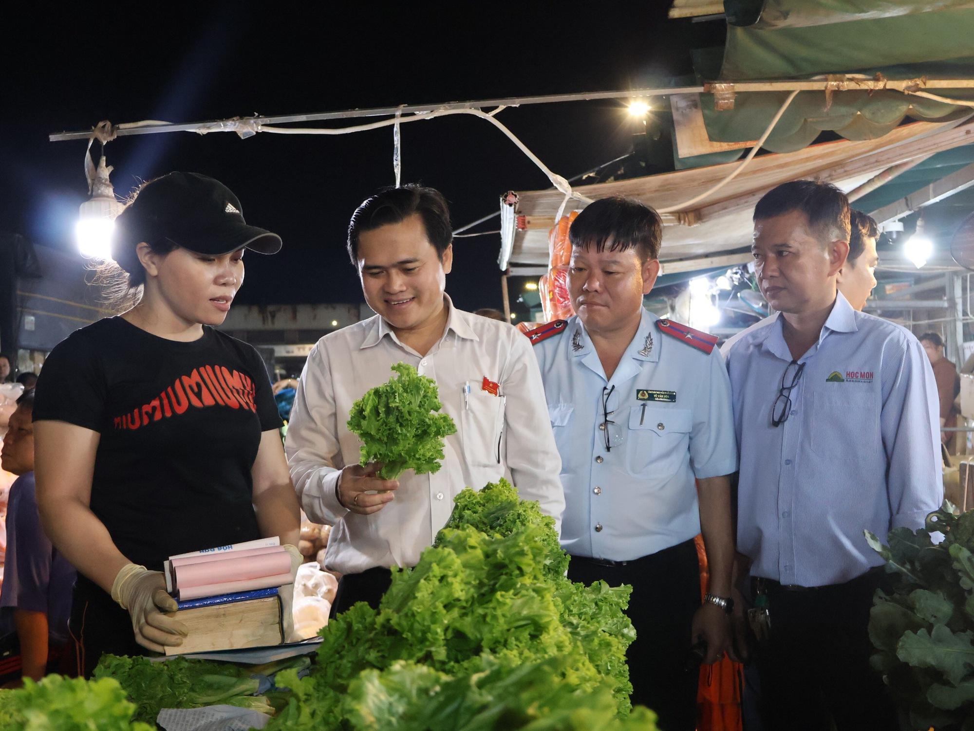 Thống nhất một đầu mối quản lý an toàn thực phẩm: Bước chuyển chiến lược từ "tiền kiểm" sang quản lý theo chuỗi Thống nhất một đầu mối quản lý an toàn thực phẩm: Bước chuyển chiến lược từ "tiền kiểm" sang quản lý theo chuỗi