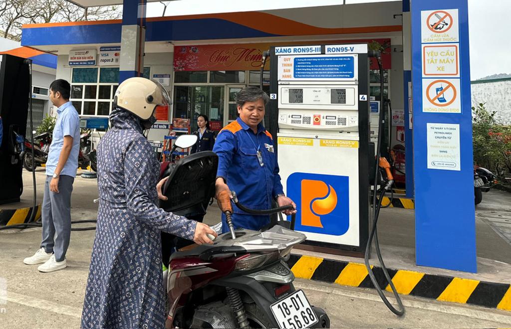 Petrolimex lập kỷ lục doanh thu 136.000 tỷ đồng trong quý II/2026 Petrolimex lập kỷ lục doanh thu 136.000 tỷ đồng trong quý II/2026