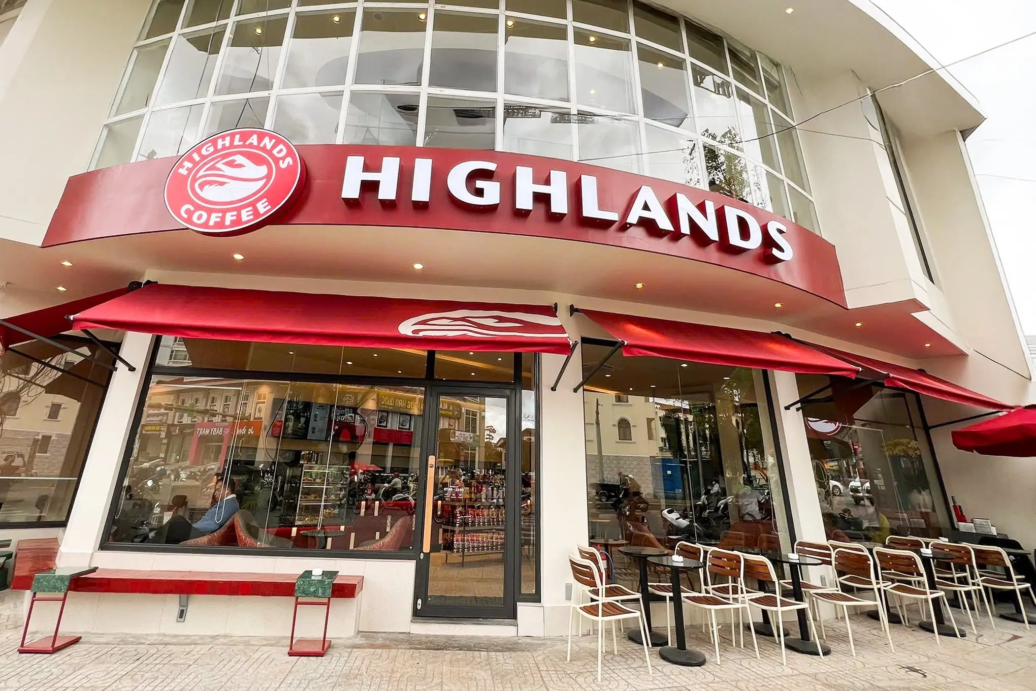 Bức tranh tài chính của Highlands Coffee: Điểm sáng lợi nhuận trong hệ sinh thái Jollibee Bức tranh tài chính của Highlands Coffee: Điểm sáng lợi nhuận trong hệ sinh thái Jollibee