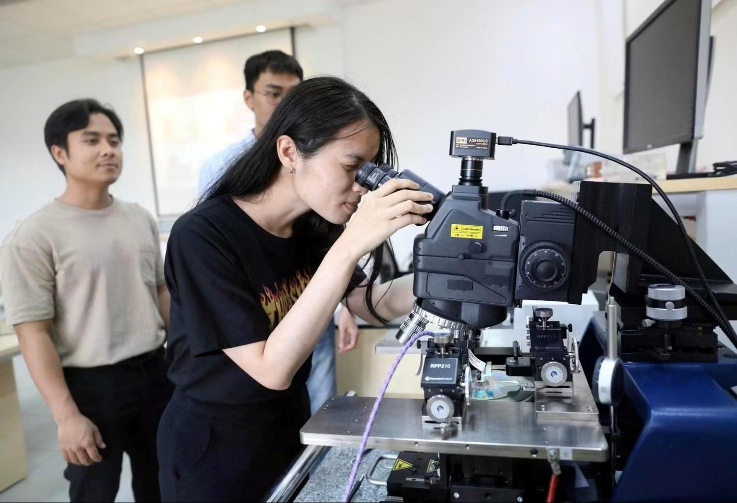 Tuyển chọn 1.500 nhân tài đi nước ngoài đào tạo công nghệ chiến lược bằng học bổng toàn phần