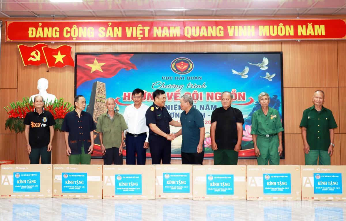 Ngành Hải quan lan tỏa đạo lý "Đền ơn đáp nghĩa" bằng những việc làm thiết thực