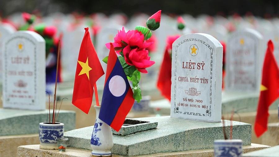 Nghĩa trang duy nhất tại Việt Nam mang tên 2 quốc gia, là nơi yên nghỉ của gần 11.000 liệt sĩ Nghĩa trang duy nhất tại Việt Nam mang tên 2 quốc gia, là nơi yên nghỉ của gần 11.000 liệt sĩ