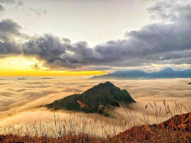 Việt Nam có đỉnh núi cao hơn 3.000m, sở hữu 'thiên đường mây' đẹp như cổ tích Việt Nam có đỉnh núi cao hơn 3.000m, sở hữu 'thiên đường mây' đẹp như cổ tích