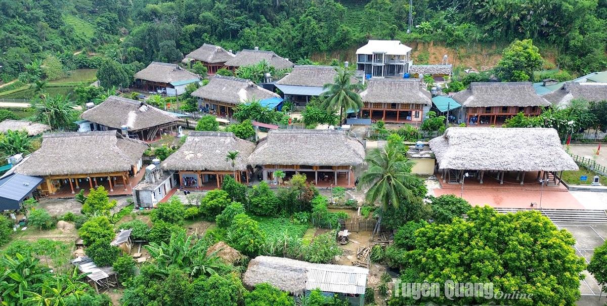 Ngôi làng duy nhất Việt Nam không có liệt sĩ trong cả 4 cuộc chiến tranh: Gắn liền với Bác Hồ, Đại tướng Võ Nguyên Giáp, có nhiều di tích lịch sử
