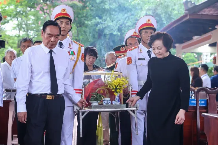 Phó Thủ tướng Phạm Thị Thanh Trà: "Chiến dịch 500 ngày đêm" và khát vọng đưa các liệt sĩ trở về Phó Thủ tướng Phạm Thị Thanh Trà: "Chiến dịch 500 ngày đêm" và khát vọng đưa các liệt sĩ trở về