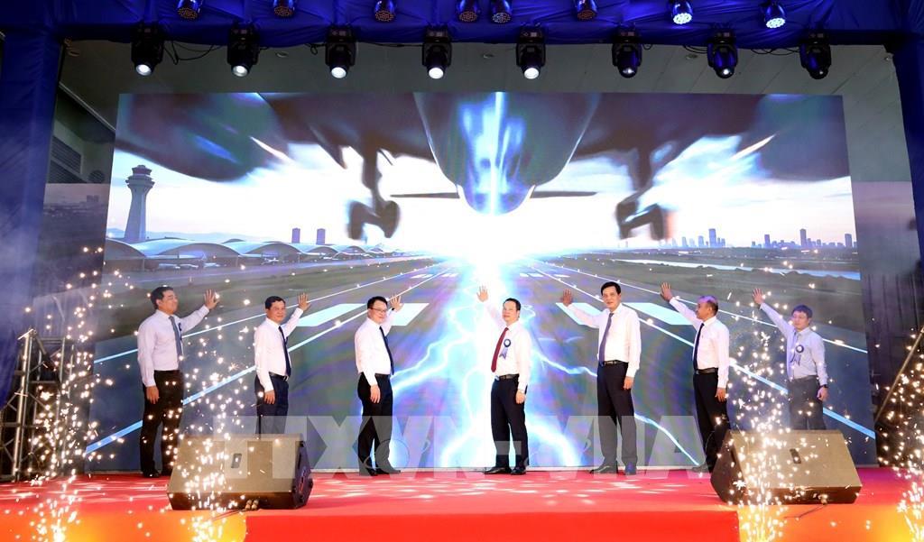 183613-le-cong-bo-trien-khai-cac-du-an-mo-rong-cang-hang-khong-quoc-te-da-nang_1787835960.jpg