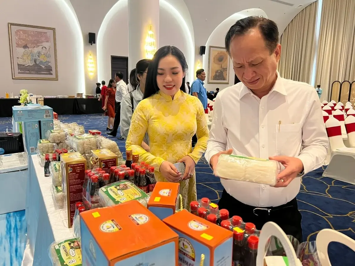 Nhiều sản phẩm OCOP Cà Mau lên kệ siêu thị và sàn thương mại điện tử Nhiều sản phẩm OCOP Cà Mau lên kệ siêu thị và sàn thương mại điện tử