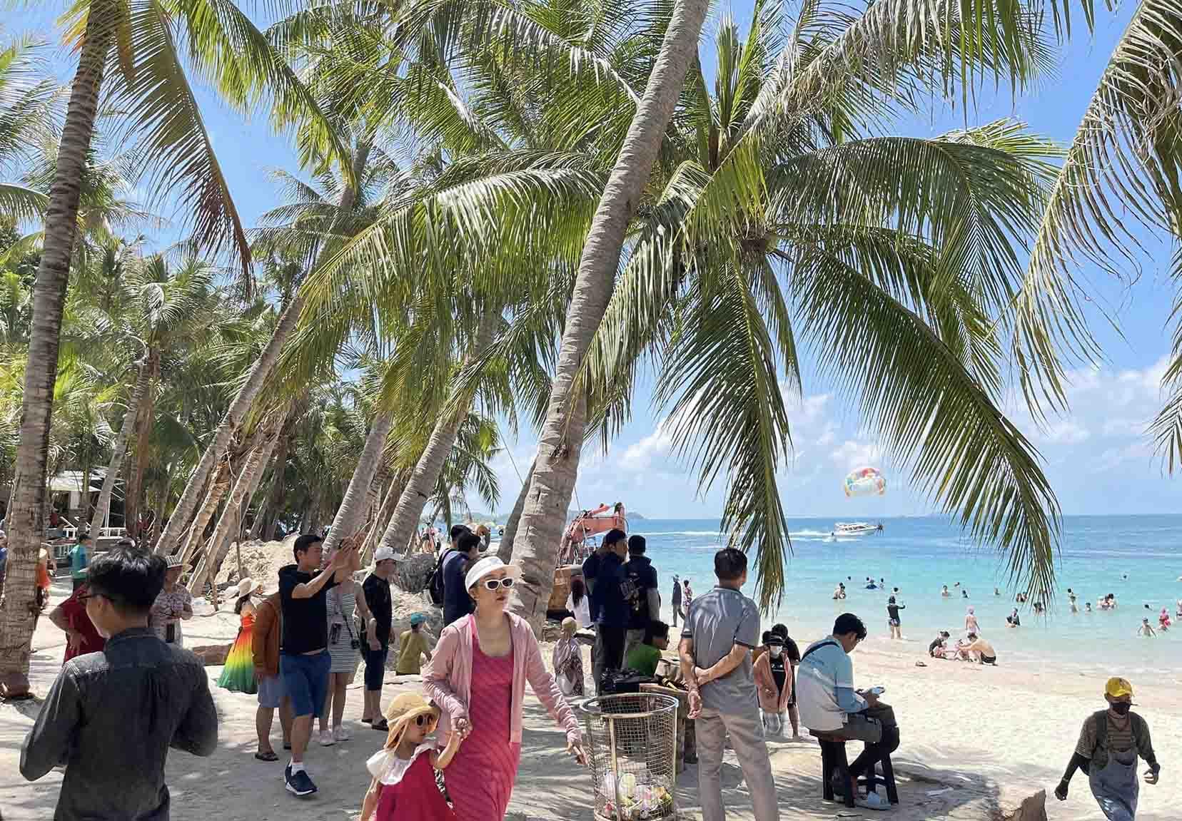 Chuyên gia hướng dẫn cách bảo vệ sức khỏe giúp gia đình an tâm du lịch nghỉ lễ?