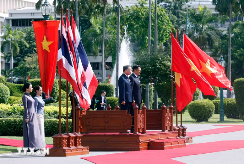 Lễ đón trọng thể Tổng Bí thư, Chủ tịch nước và Phu nhân thăm chính thức Vương quốc Thái Lan Lễ đón trọng thể Tổng Bí thư, Chủ tịch nước và Phu nhân thăm chính thức Vương quốc Thái Lan