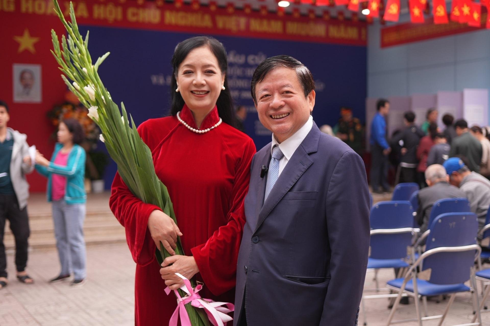nhacsidohongquan2_1779942176.jpg