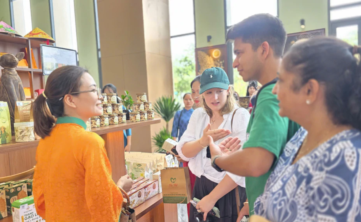 Hơn 100 sản phẩm OCOP Đà Nẵng lên kệ tại sân bay quốc tế