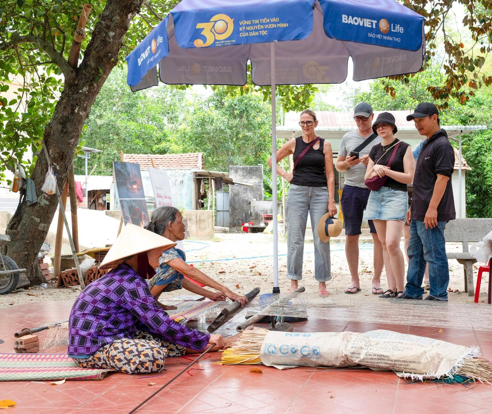 Phát huy giá trị sản phẩm truyền thống qua đòn bẩy du lịch và OCOP Phát huy giá trị sản phẩm truyền thống qua đòn bẩy du lịch và OCOP