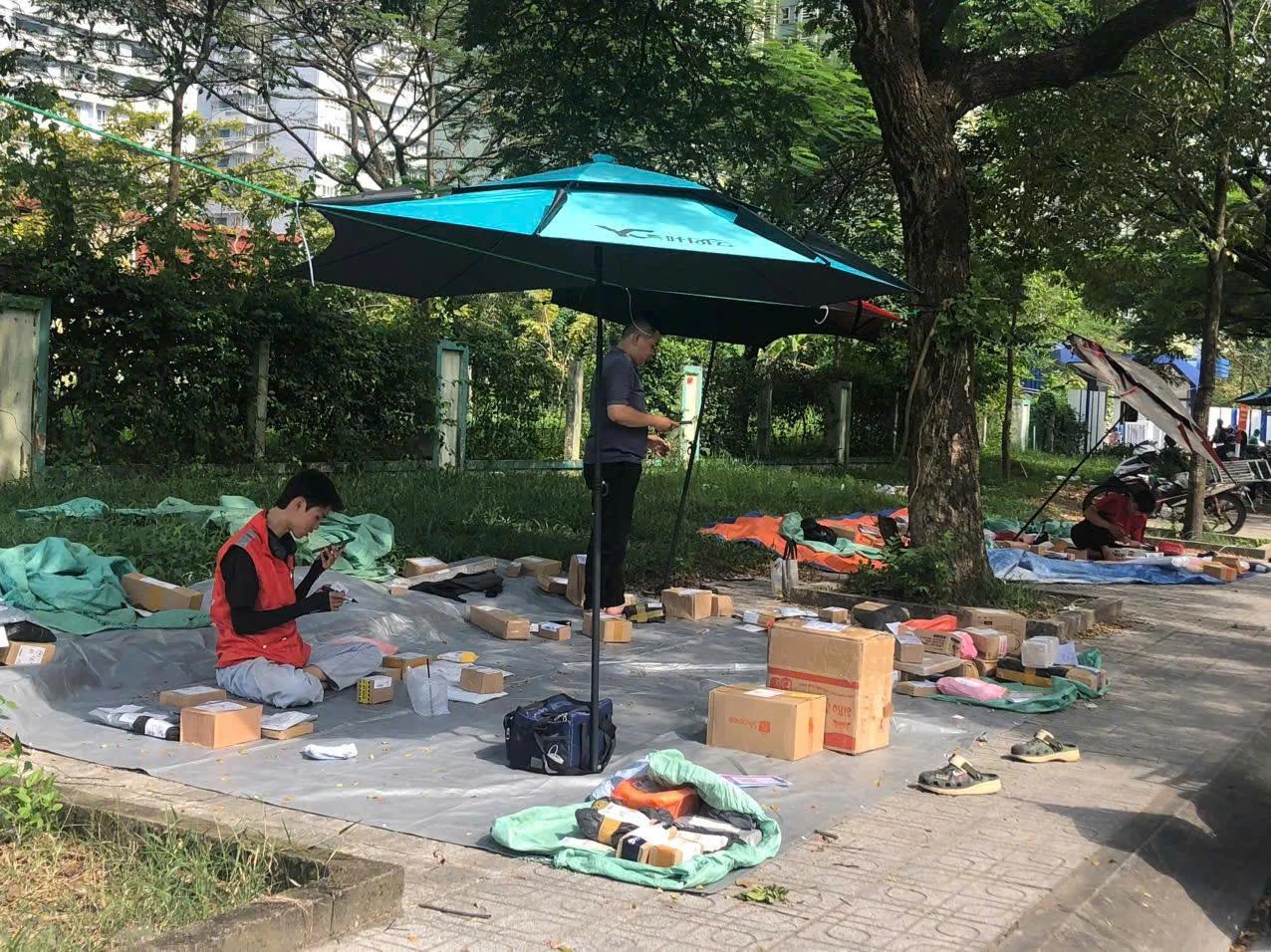 Người Việt chi gần 292.000 tỷ đồng mua hàng online trong nửa đầu năm, nhưng tiền đang chảy về ngày càng ít người bán Người Việt chi gần 292.000 tỷ đồng mua hàng online trong nửa đầu năm, nhưng tiền đang chảy về ngày càng ít người bán
