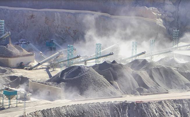 pngtree-mountain-mining-minerals-extraction-geology-work-ore-photo-image_19381420_1790569883.jpg