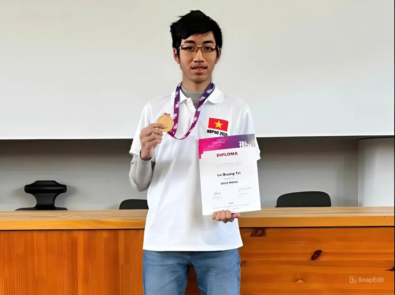 Thần đồng Việt Nam giành HVC Olympic quốc tế, lọt top 5 thí sinh mạnh nhất với điểm số ấn tượng, là học sinh lớp 11 trường phổ thông năng khiếu