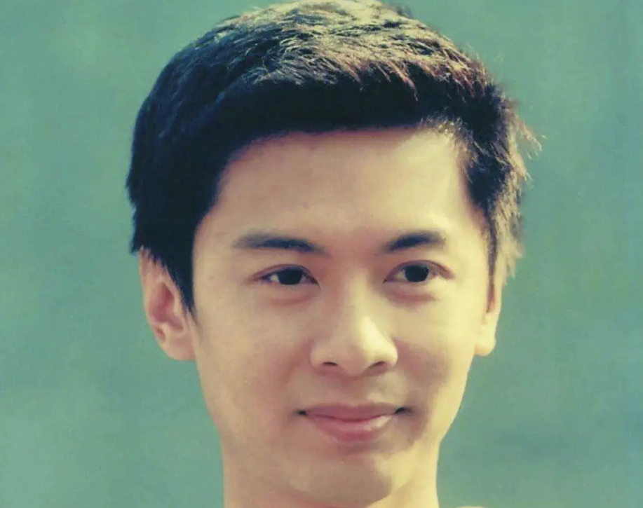 Tài tử điện ảnh nổi tiếng bất ngờ rời showbiz để đi tu, từ chối thừa kế gia tài hơn 100.000 tỷ đồng, thấy nhẹ nhõm dù tài khoản ngân hàng không còn đồng nào Tài tử điện ảnh nổi tiếng bất ngờ rời showbiz để đi tu, từ chối thừa kế gia tài hơn 100.000 tỷ đồng, thấy nhẹ nhõm dù tài khoản ngân hàng không còn đồng nào