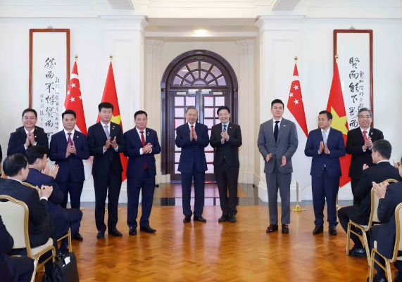 Tổng Bí thư, Chủ tịch nước Tô Lâm chứng kiến trao văn kiện hợp tác giữa Việt Nam và Singapore