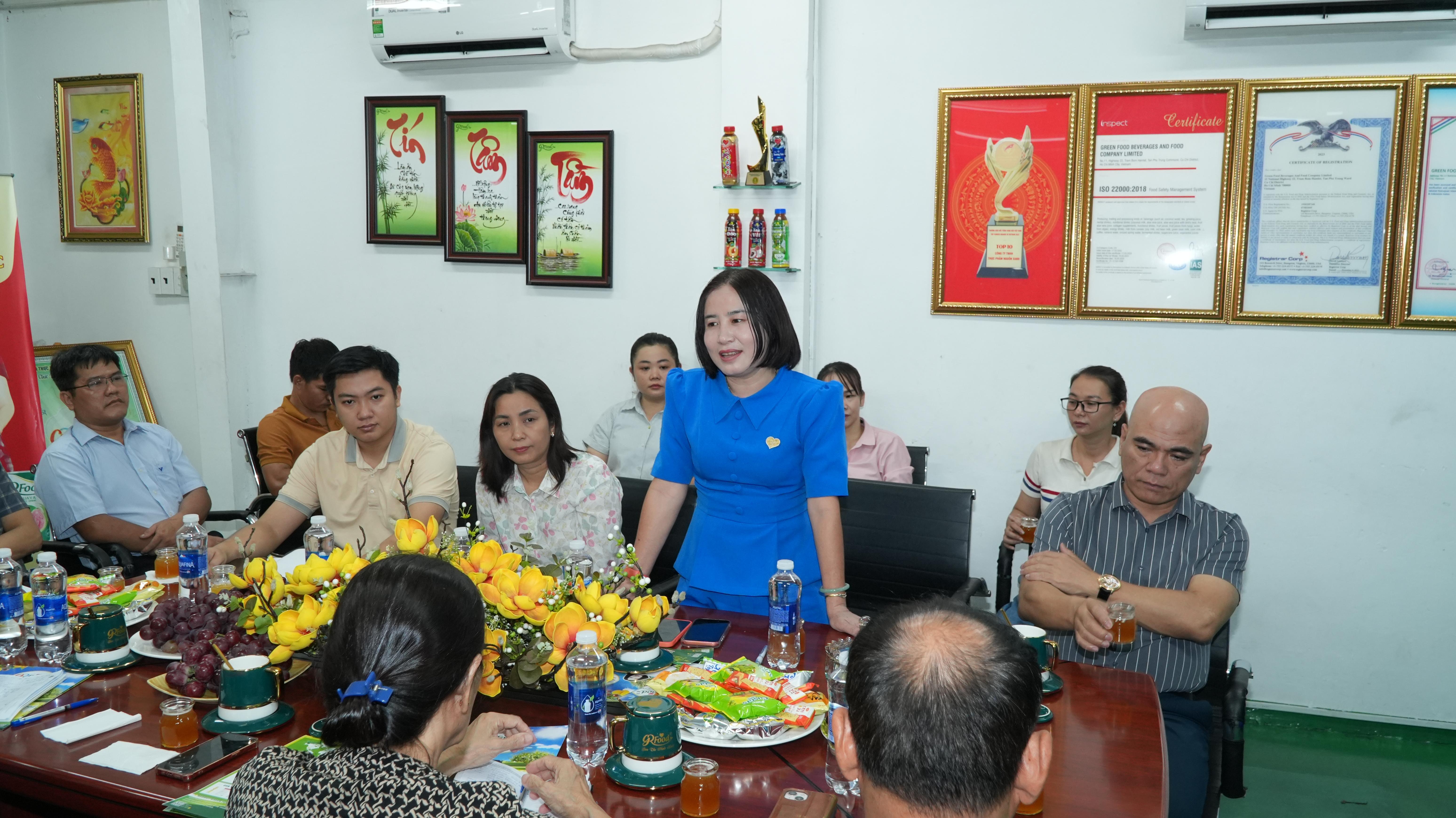 2.-ba-dang-thi-yen-gd-cap-cao-green-food-phat-bieu-tai-buoi-lam-viec_1782698836.jpg