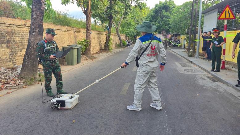Huế: Sử dụng máy radar xuyên đất dò tìm các khu vực nghi có mộ tập thể liệt sĩ