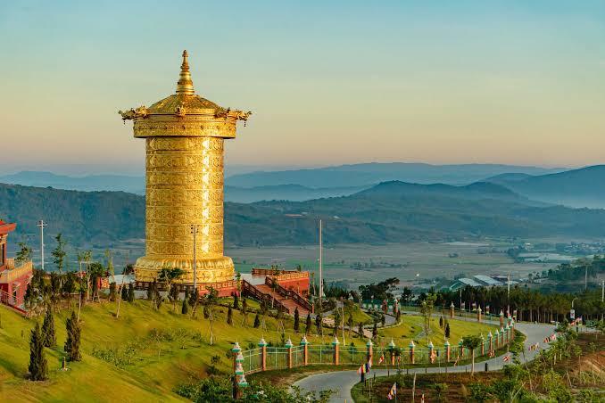 Việt Nam sở hữu công trình tâm linh khổng lồ nặng 200 tấn, dát vàng 24K, nắm giữ kỷ lục Guinness Việt Nam sở hữu công trình tâm linh khổng lồ nặng 200 tấn, dát vàng 24K, nắm giữ kỷ lục Guinness