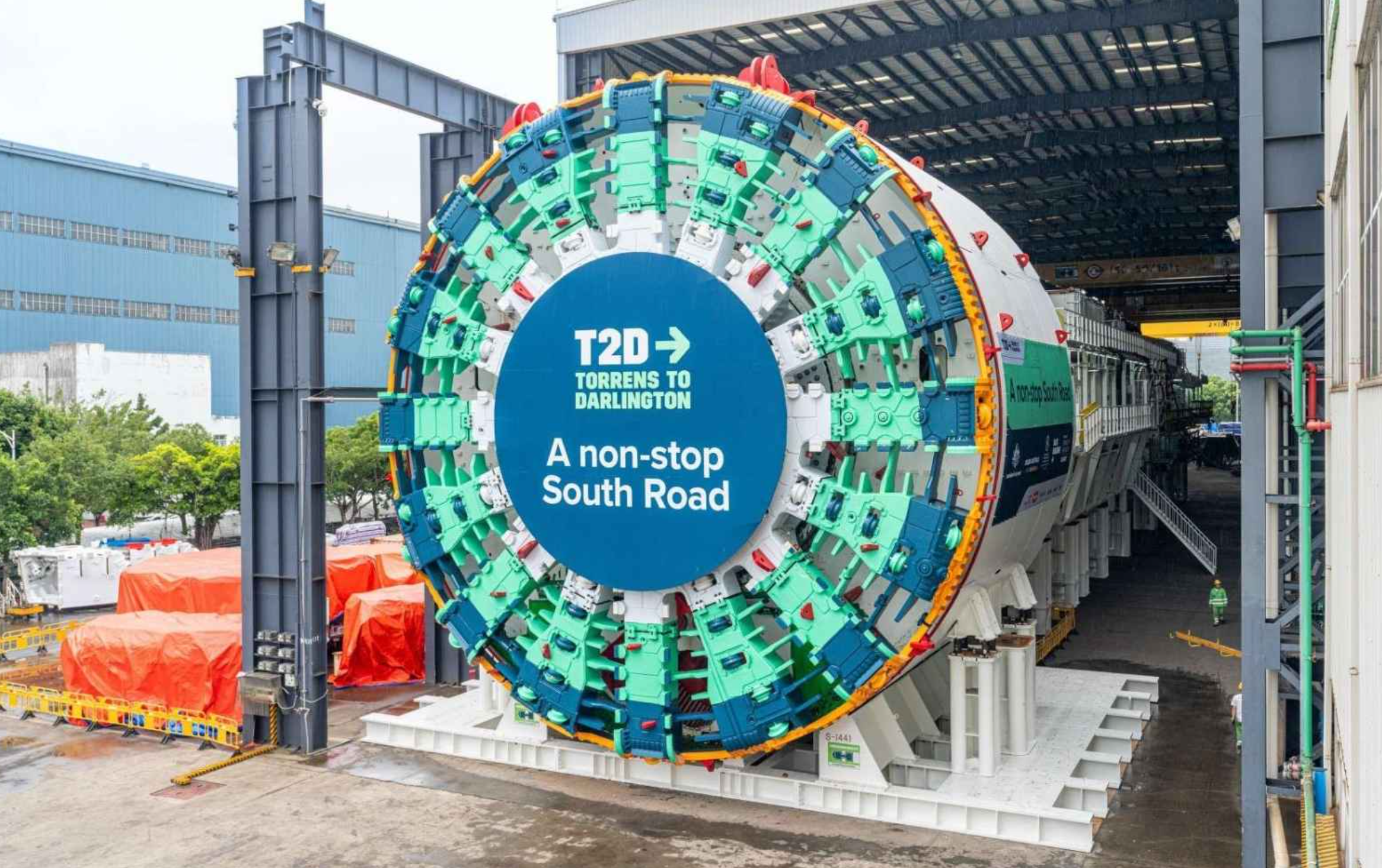 Huy động 3 máy đào hầm TBM nặng 3.500 tấn cho dự án đường cao tốc dài 78km trị giá 281.000 tỷ đồng, rút ngắn thời gian di chuyển tới 40 phút