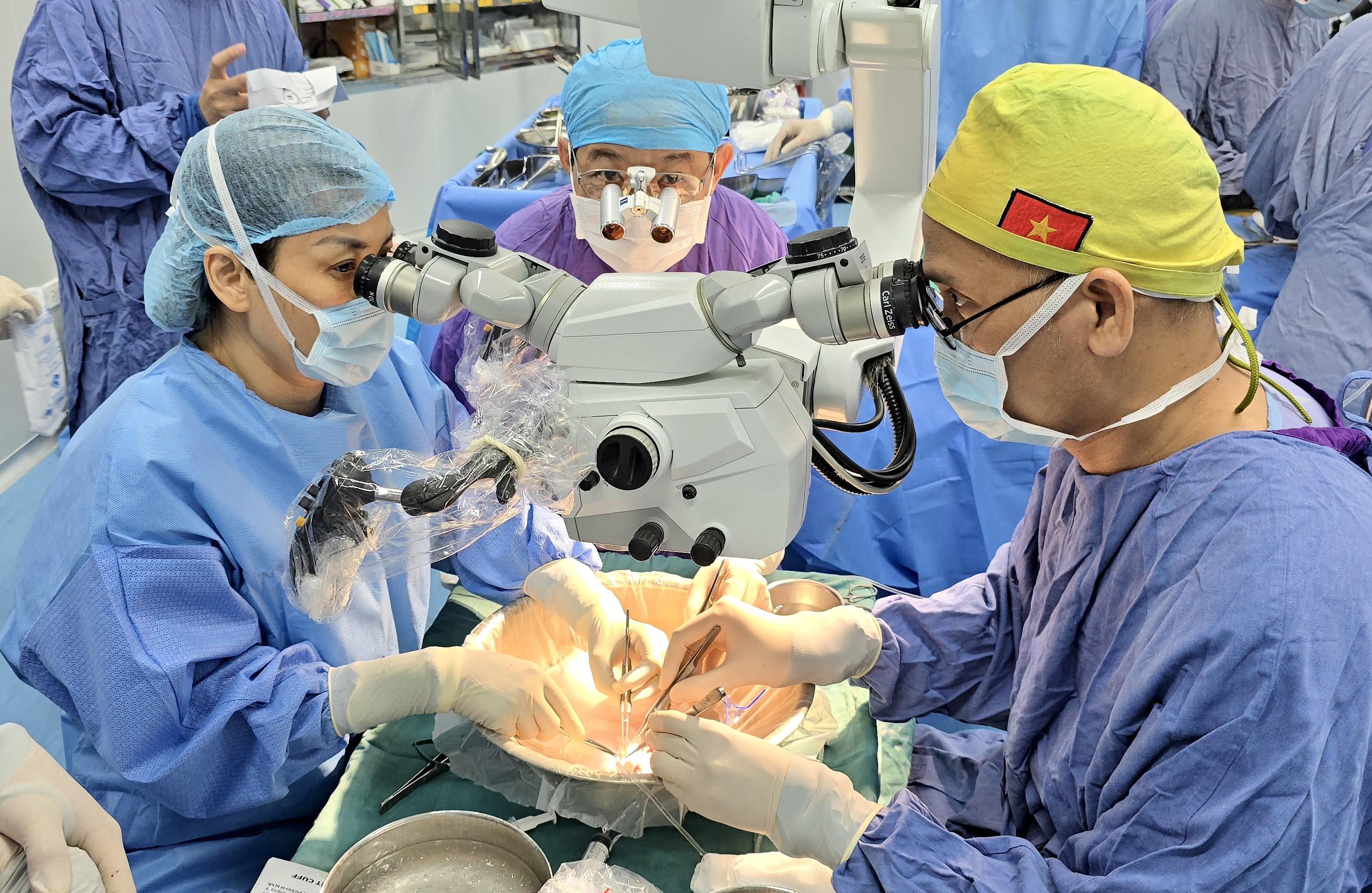 Việt Nam lần đầu ghép thành công dương vật từ người cho chết não