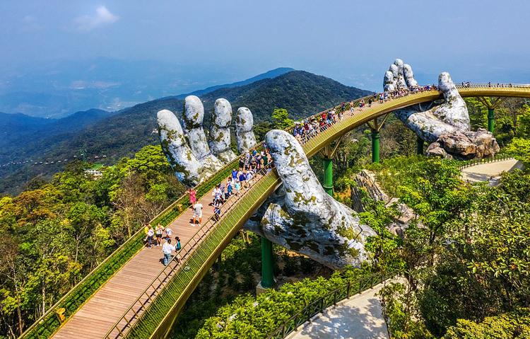 Nghị quyết của Bộ Chính trị về phát triển du lịch Việt Nam trở thành ngành kinh tế mũi nhọn trong kỷ nguyên mới Nghị quyết của Bộ Chính trị về phát triển du lịch Việt Nam trở thành ngành kinh tế mũi nhọn trong kỷ nguyên mới