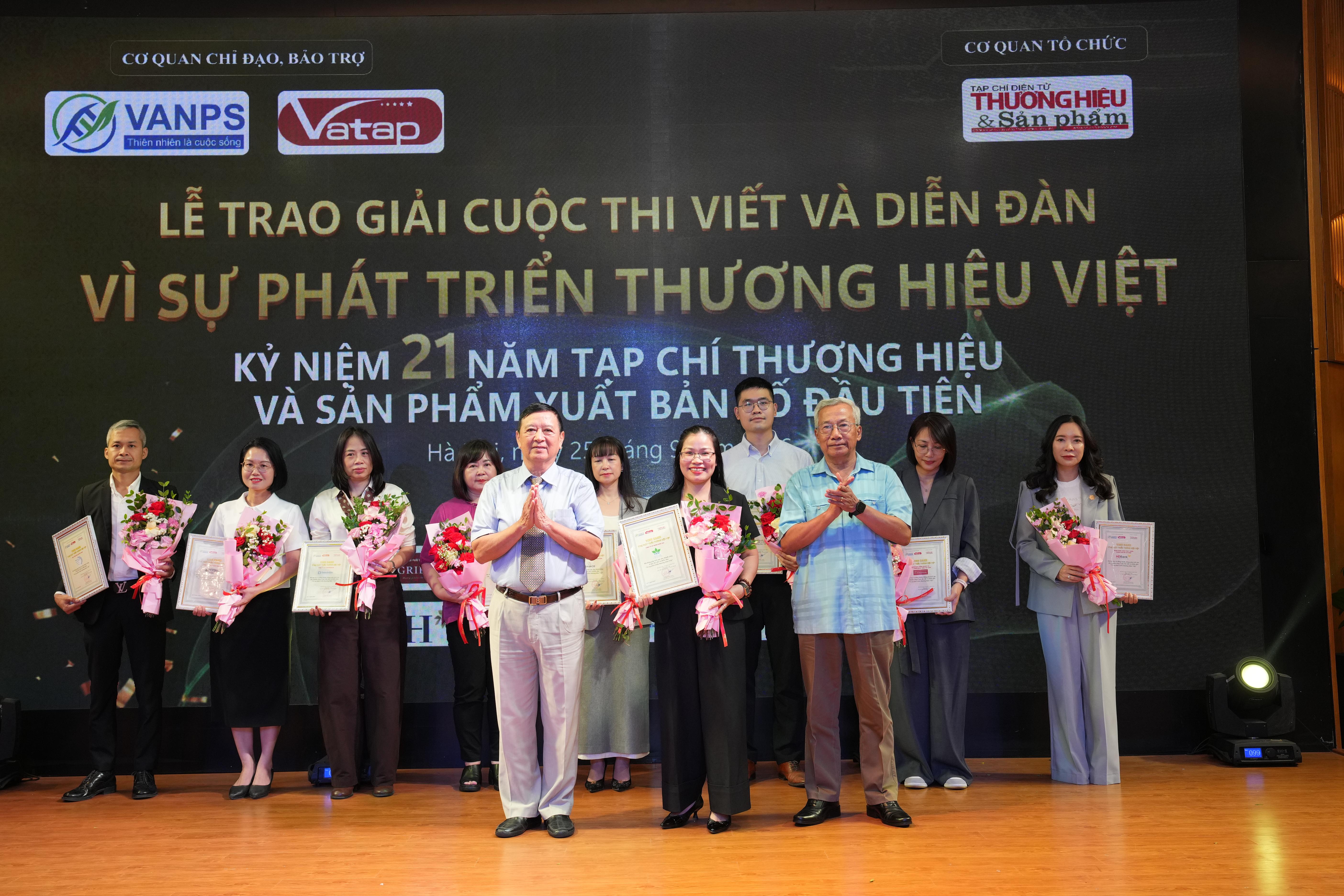 Lễ trao giải cuộc thi viết và Diễn đàn vì sự phát triển thương hiệu Việt
