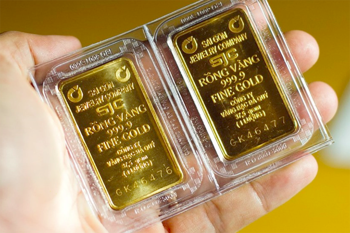 Giá vàng thế giới và trong nước đồng loạt lao dốc mạnh