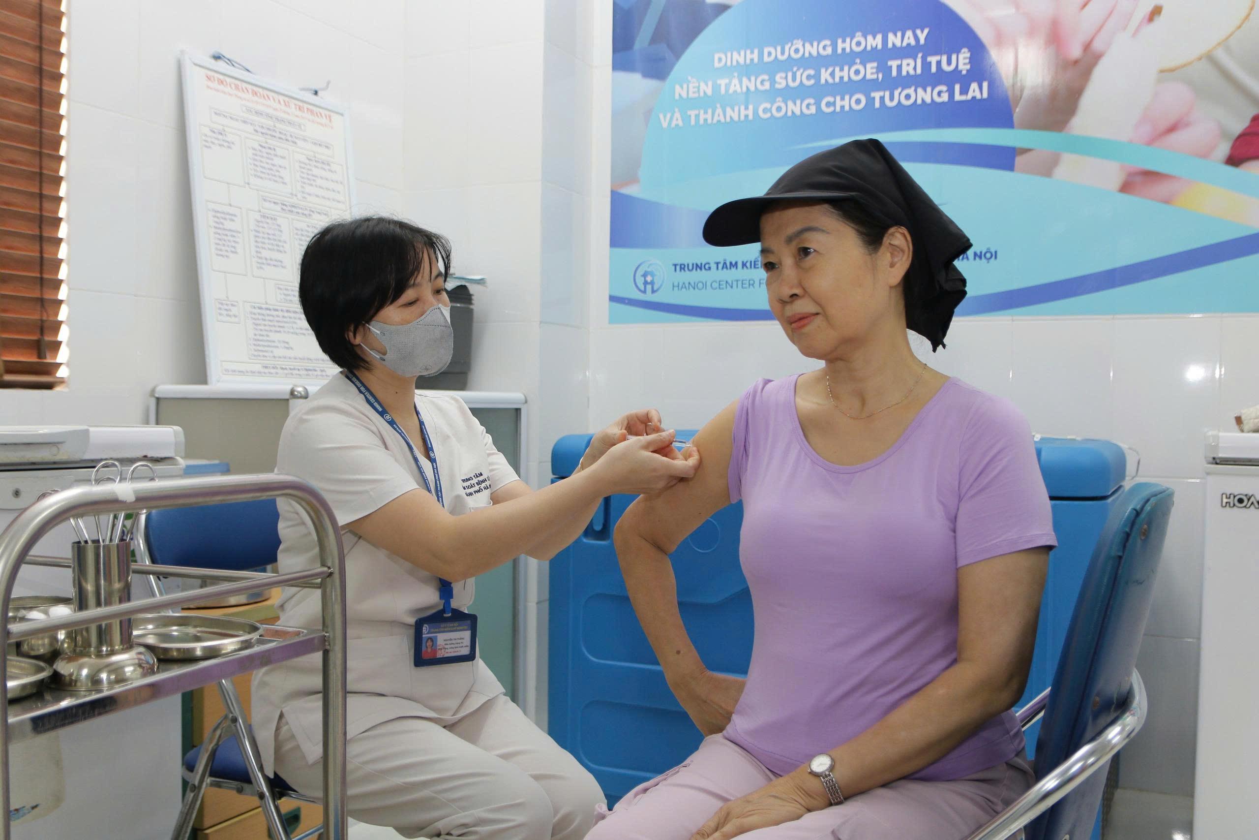 CDC Hà Nội cung cấp dịch vụ tiêm chủng an toàn, hiệu quả cho người dân