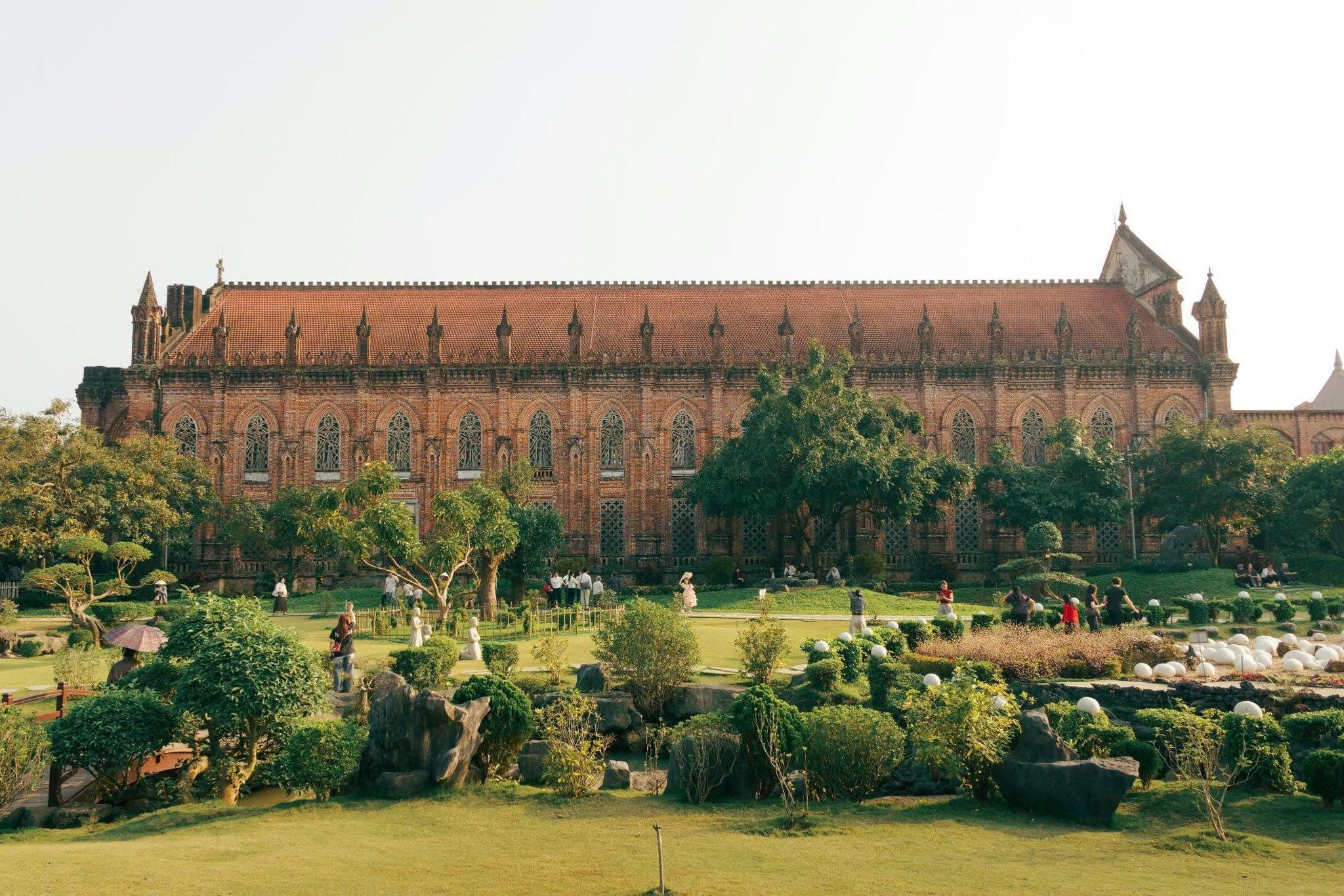 Công trình 80 năm tuổi giữa núi rừng Ninh Bình được ví như ‘châu Âu thu nhỏ’, khuôn viên như vườn cổ tích khiến du khách mê mẩn