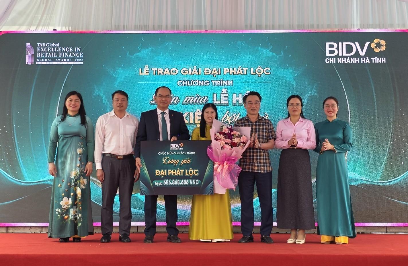 Khách hàng may mắn “đón lộc” hơn 686 triệu đồng từ BIDV