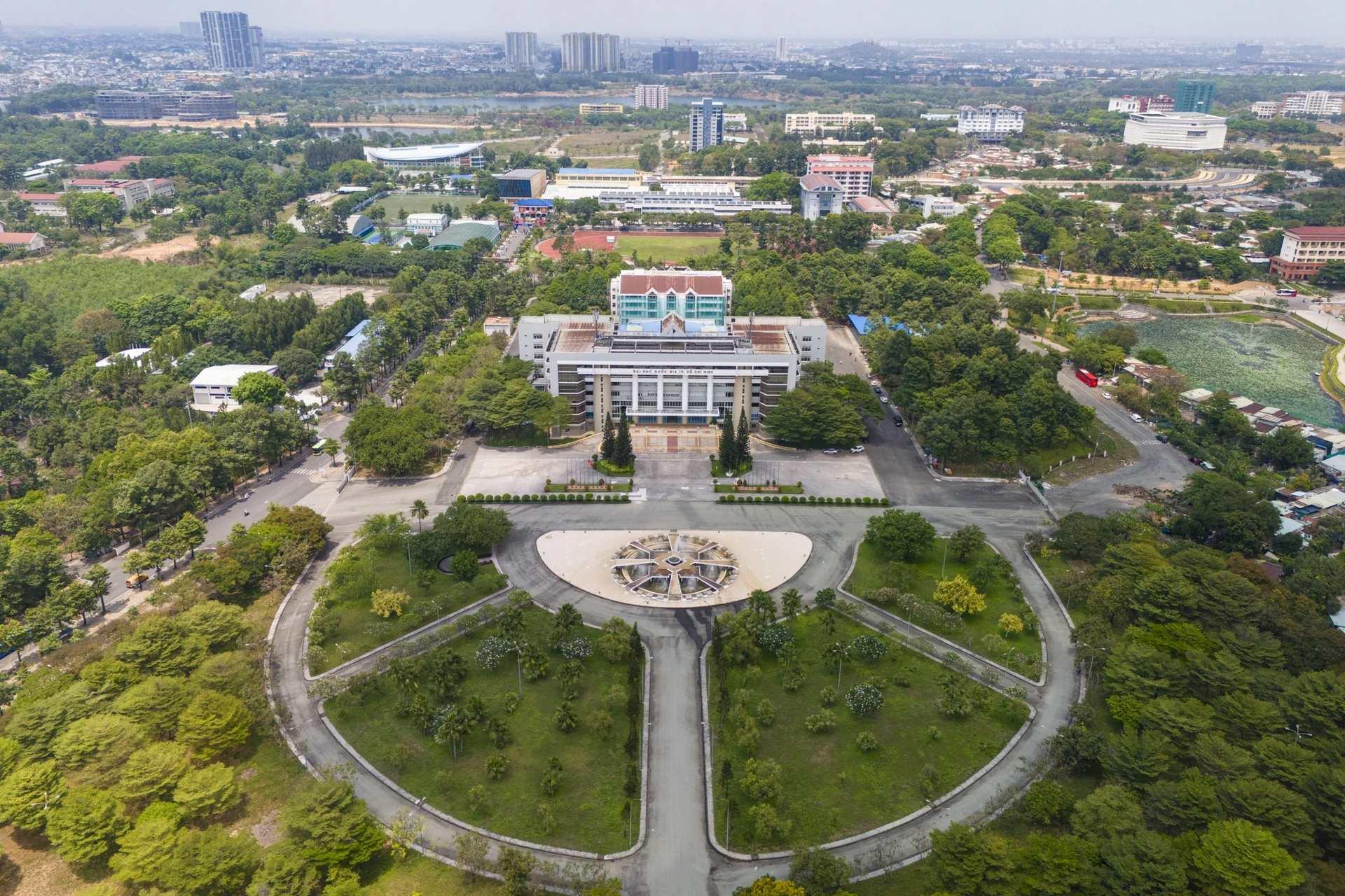 Đại học lớn thứ 2 Việt Nam có 360 Giáo sư, Phó Giáo sư và 1.600 Tiến sĩ, diện tích gấp 25 lần Đại học Bách khoa Hà Nội