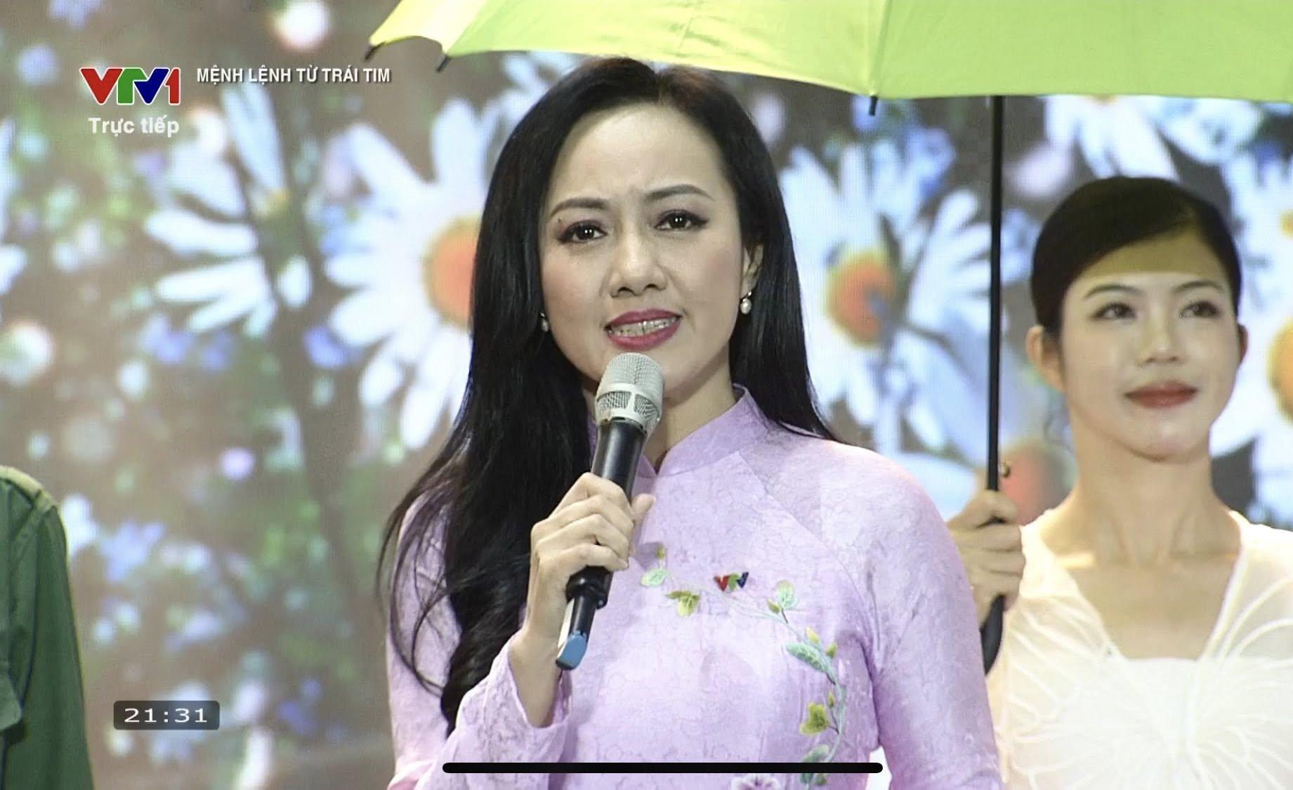 BTV nổi tiếng Đài VTV là có bố là nhà sáng chế lẫy lừng, mẹ từng là giảng viên đại học, U50 xinh đẹp, hạnh phúc bên chồng doanh nhân kín tiếng