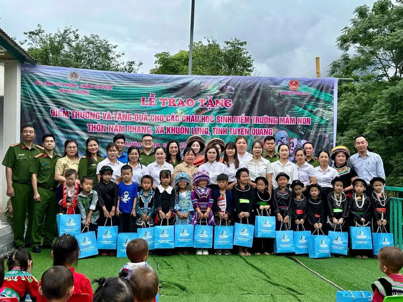 Trao tặng điểm trường mầm non tại Tuyên Quang, mang yêu thương đến học sinh vùng cao