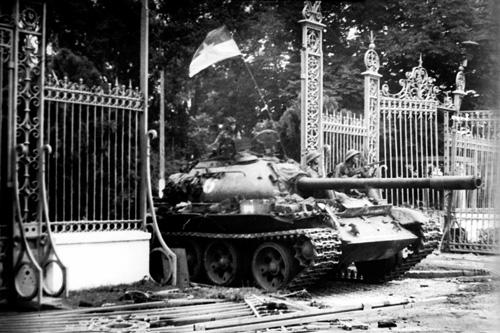 51 năm thống nhất đất nước: Đảng ta muôn vạn tấm lòng, niềm tin