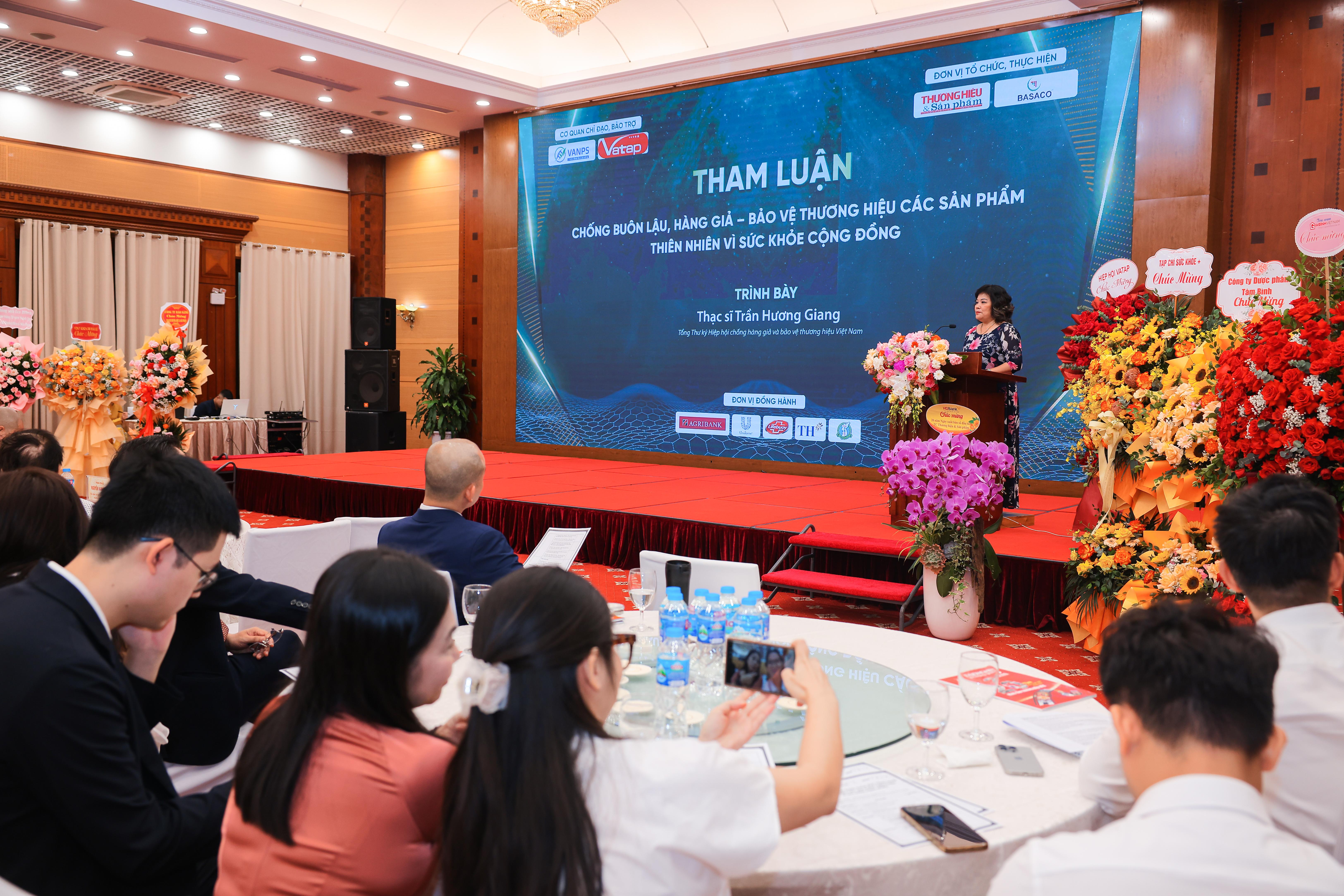 Hàng giả bám theo thương hiệu trên môi trường số: Doanh nghiệp phải tự xây “hàng rào” bảo vệ Hàng giả bám theo thương hiệu trên môi trường số: Doanh nghiệp phải tự xây “hàng rào” bảo vệ