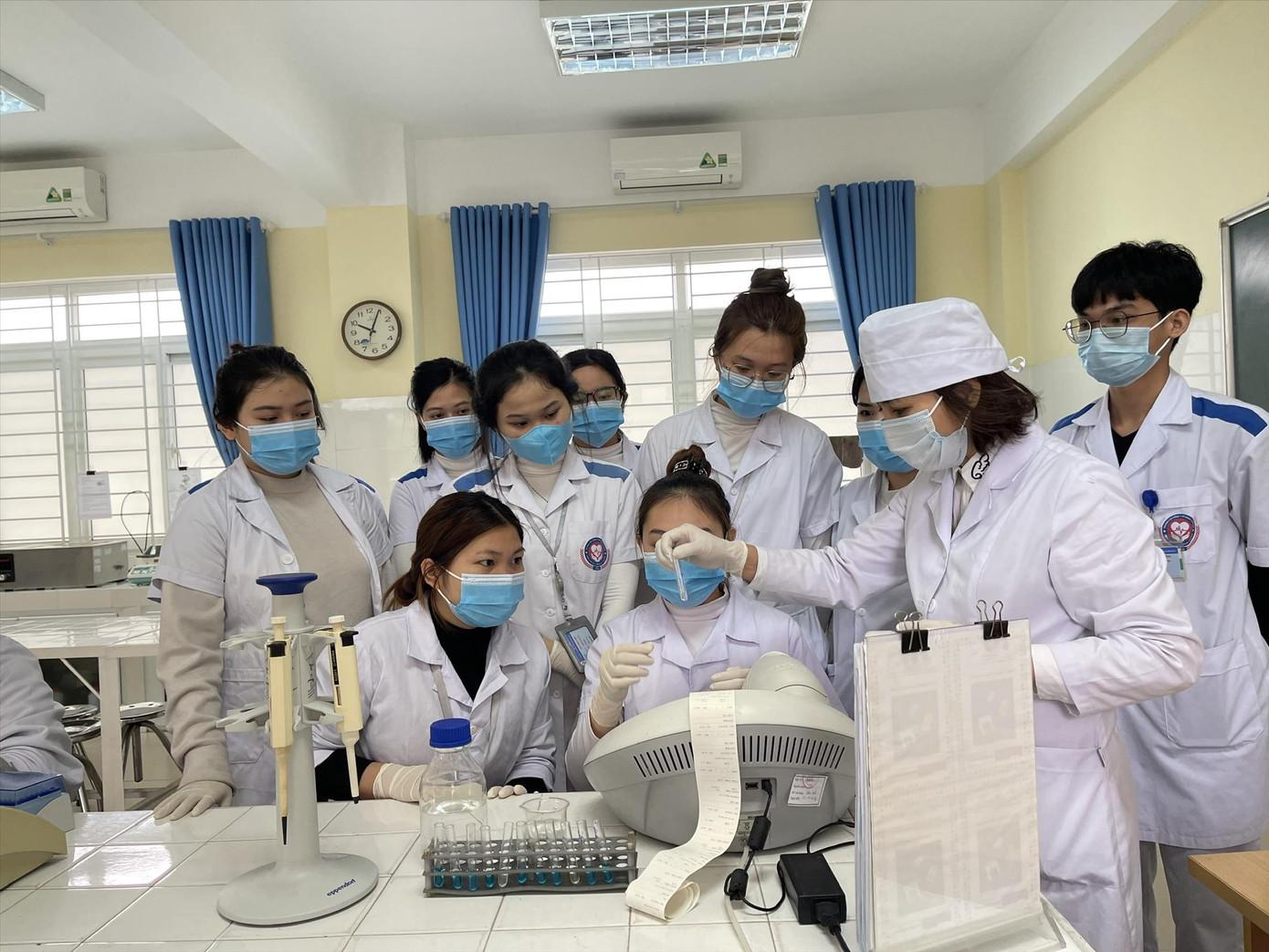 Từ năm 2027, bác sĩ bước vào cơ chế đánh giá năng lực hành nghề cấp quốc gia Từ năm 2027, bác sĩ bước vào cơ chế đánh giá năng lực hành nghề cấp quốc gia