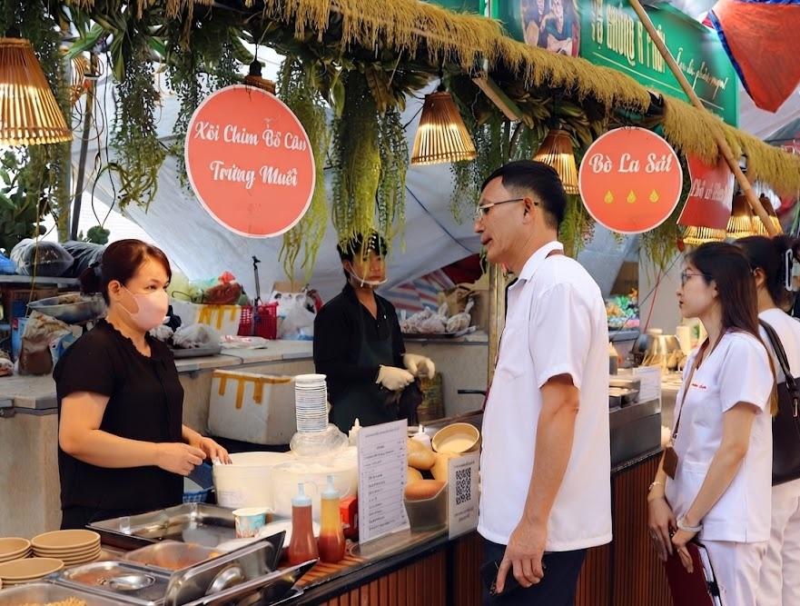 Siết chặt hàng rào an toàn thực phẩm tại Tuần Văn hóa Mộc Châu