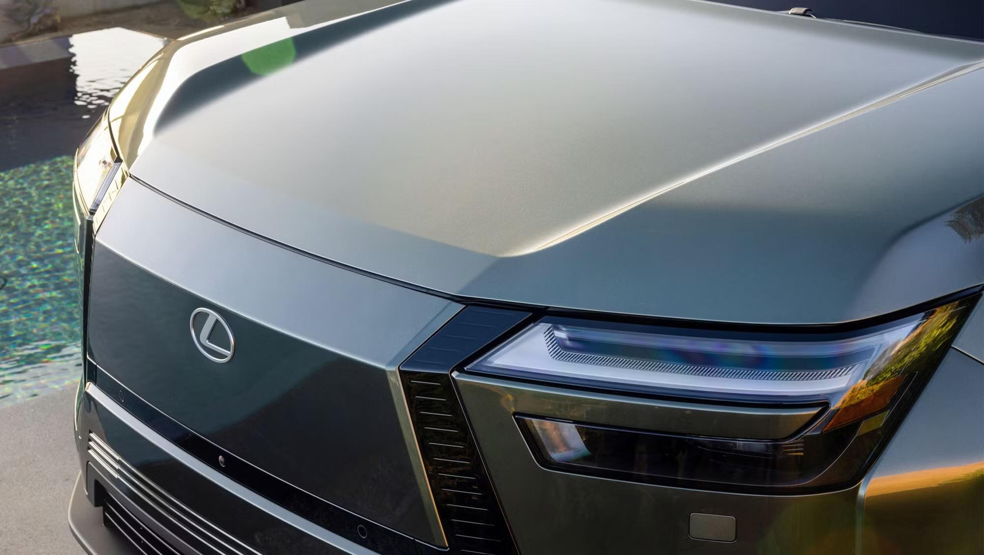 Lexus ES thế hệ mới bất ngờ xuất hiện tại Việt Nam lần đầu có bản chạy điện Lexus ES thế hệ mới bất ngờ xuất hiện tại Việt Nam lần đầu có bản chạy điện